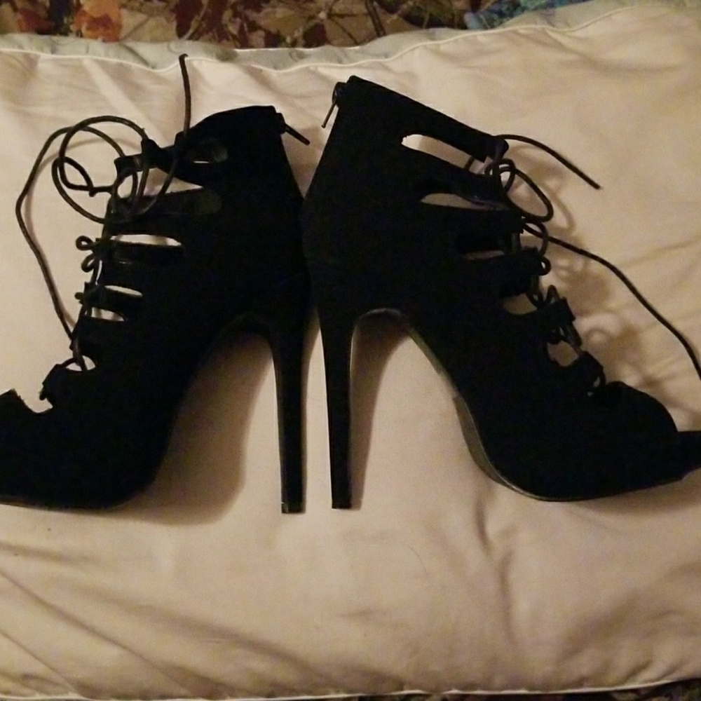 Heels - Picture 5 of 7